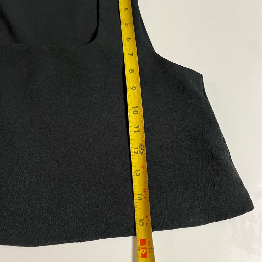 VICI Wide,flared Crop tank - Picture 6 of 8
